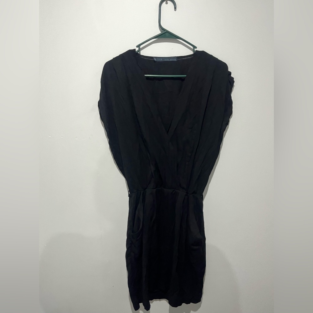 Chic Black Midi Dress de Zara